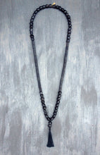 Load image into Gallery viewer, Musa - Gothic black seeds necklace - MERCe