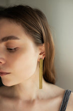 Load image into Gallery viewer, Cata Earrings - Bronze Chain Earrings
