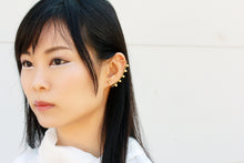 Load image into Gallery viewer, Arco Earring - Gold Ear Climber, Big Ear Crawler - MERCe
