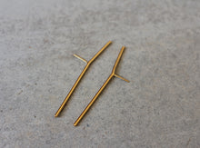 Load image into Gallery viewer, Rayo Earrings - Minimal Golden Strip Earrings - MERCe
