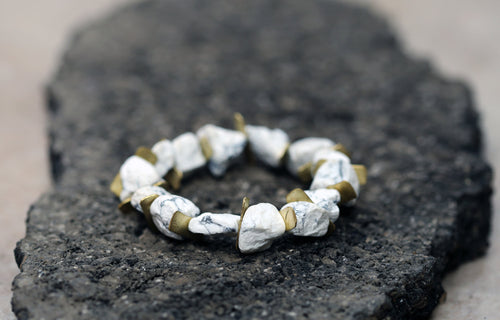 Edge Howlite Bracelet - Raw Howlite Gemstone Bracelet - MERCe